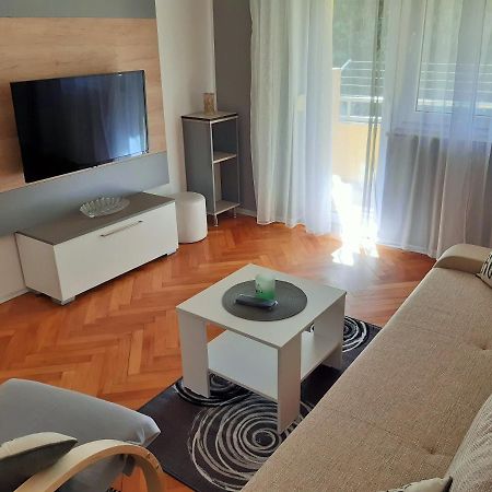Bright & Cozy Pula Apartment Ngoại thất bức ảnh