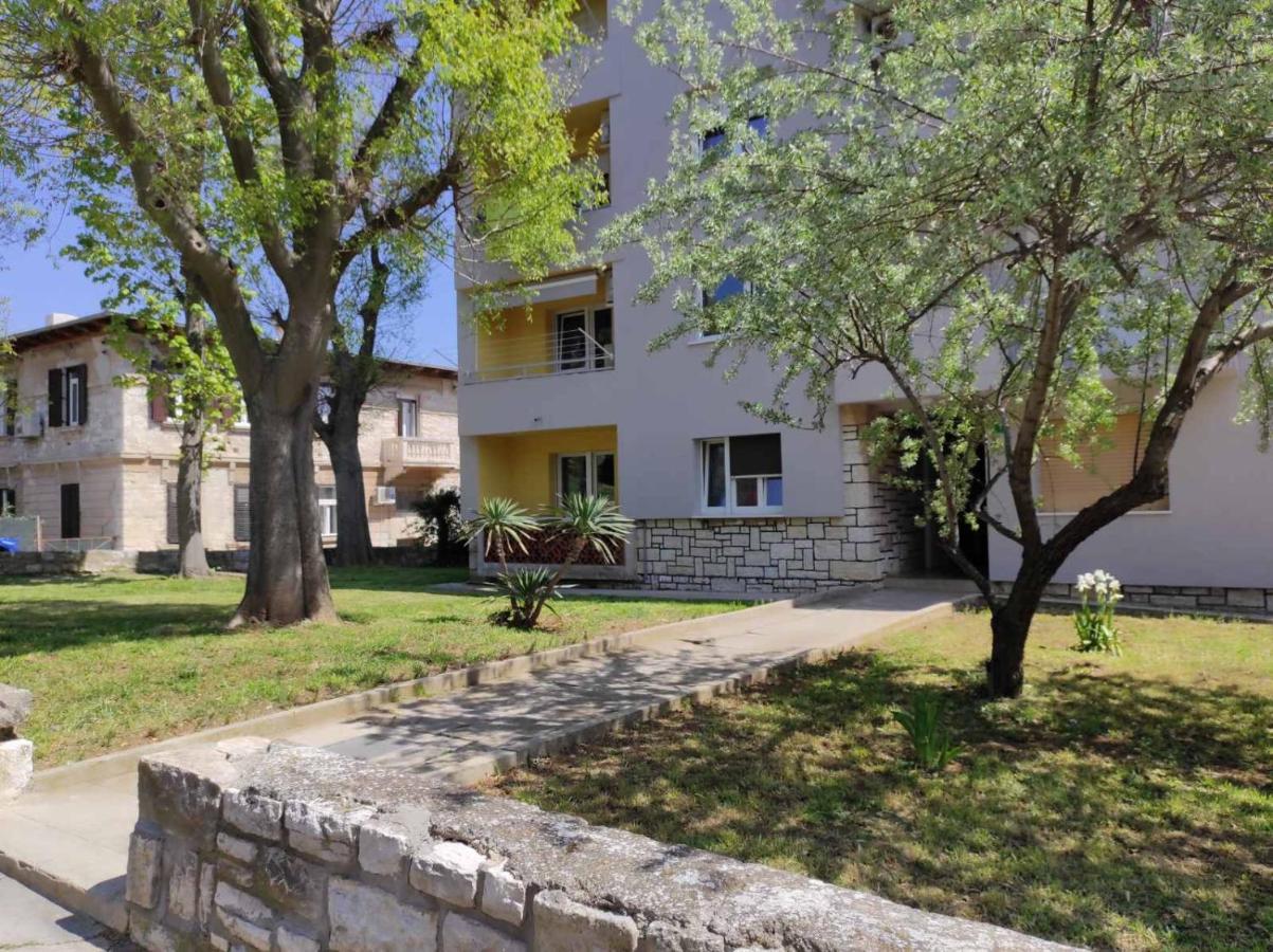 Bright & Cozy Pula Apartment Ngoại thất bức ảnh