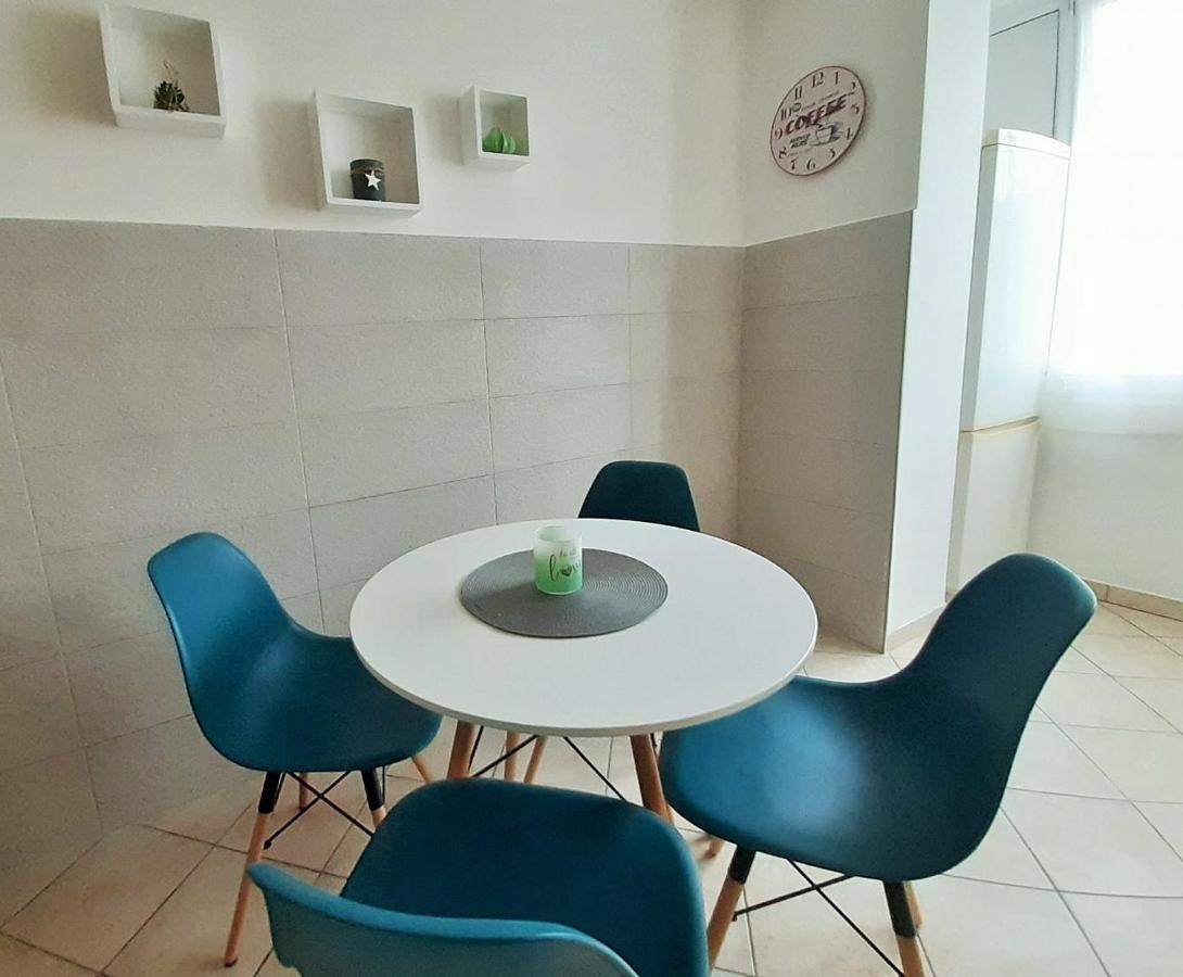 Bright & Cozy Pula Apartment Ngoại thất bức ảnh