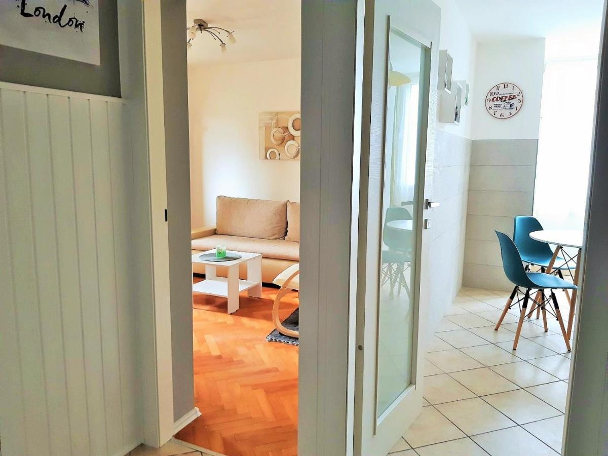 Bright & Cozy Pula Apartment Ngoại thất bức ảnh