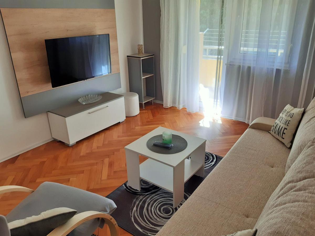 Bright & Cozy Pula Apartment Ngoại thất bức ảnh