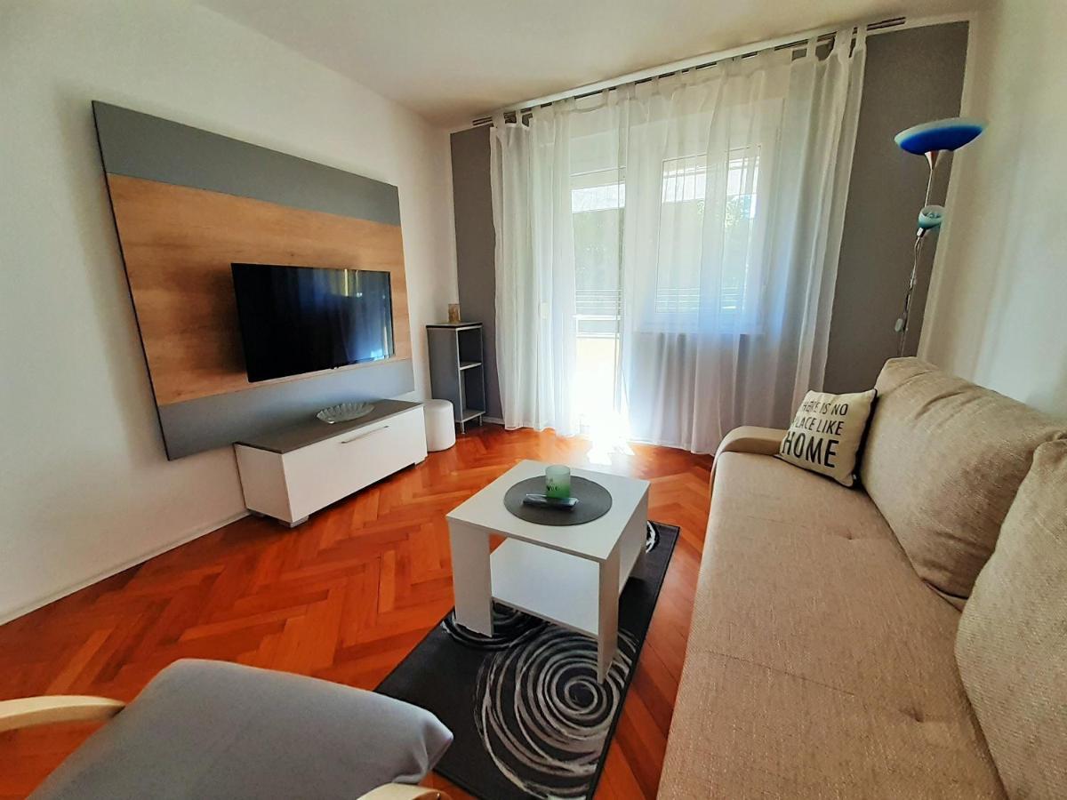 Bright & Cozy Pula Apartment Ngoại thất bức ảnh