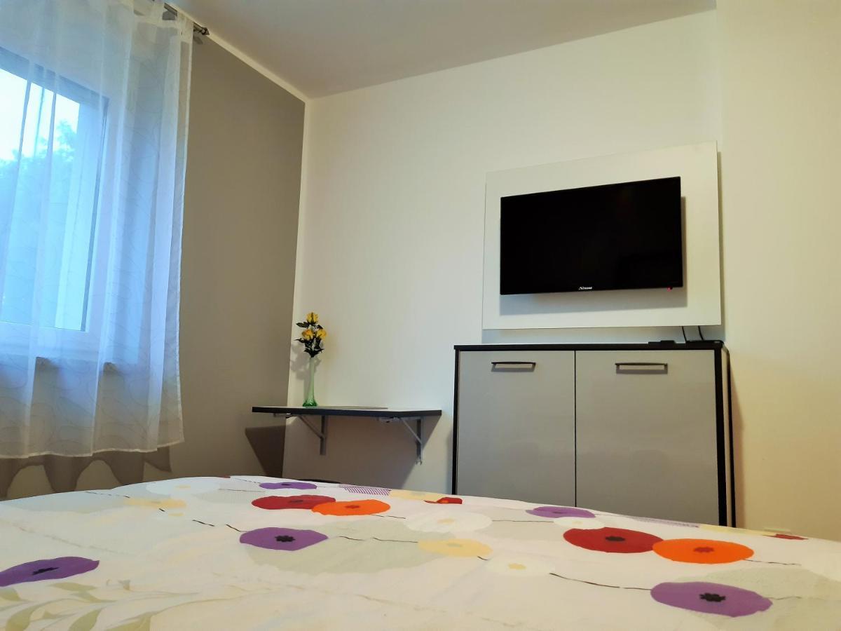 Bright & Cozy Pula Apartment Ngoại thất bức ảnh