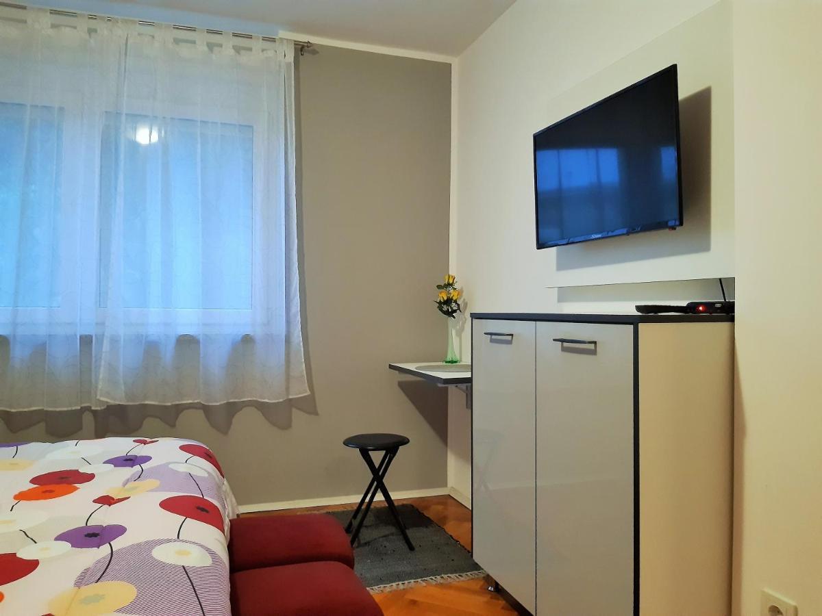 Bright & Cozy Pula Apartment Ngoại thất bức ảnh